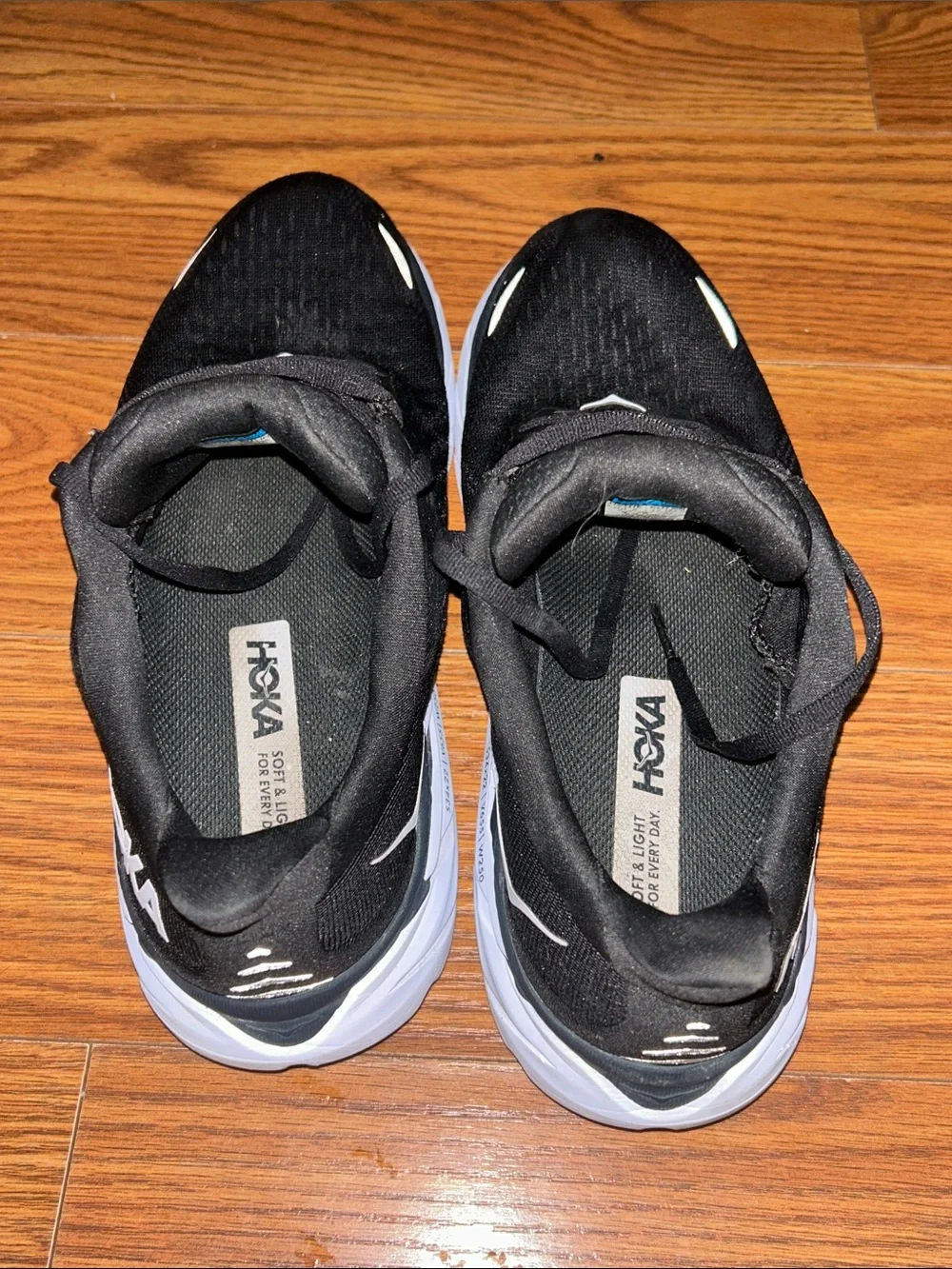 Hoka One One Men’s Clifton 8 Sneaker Size 8.5D Black/White 1119393 BWHT Running